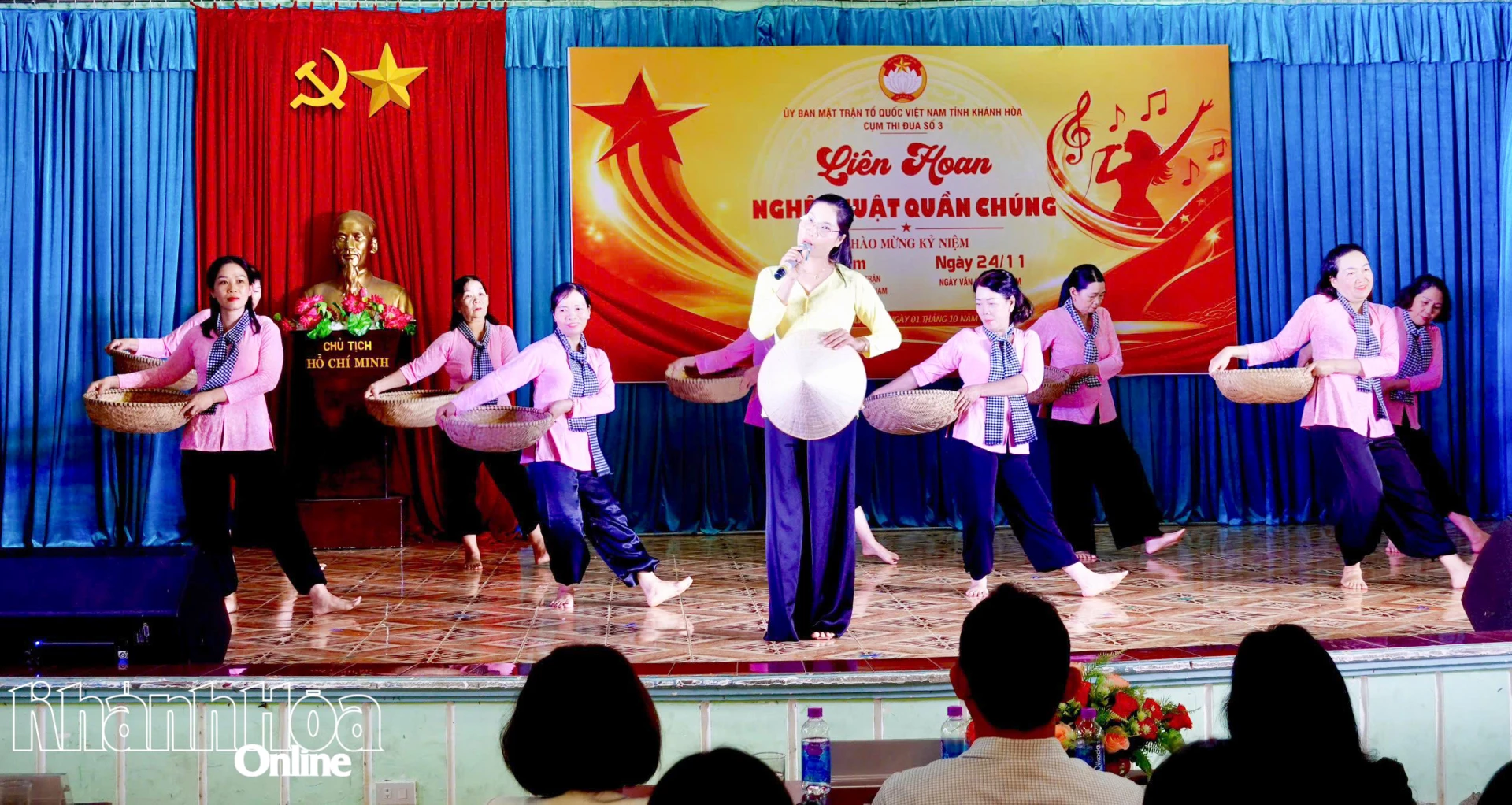 Tiết mục của đội thi đến từ xã Nam Ninh Hòa.