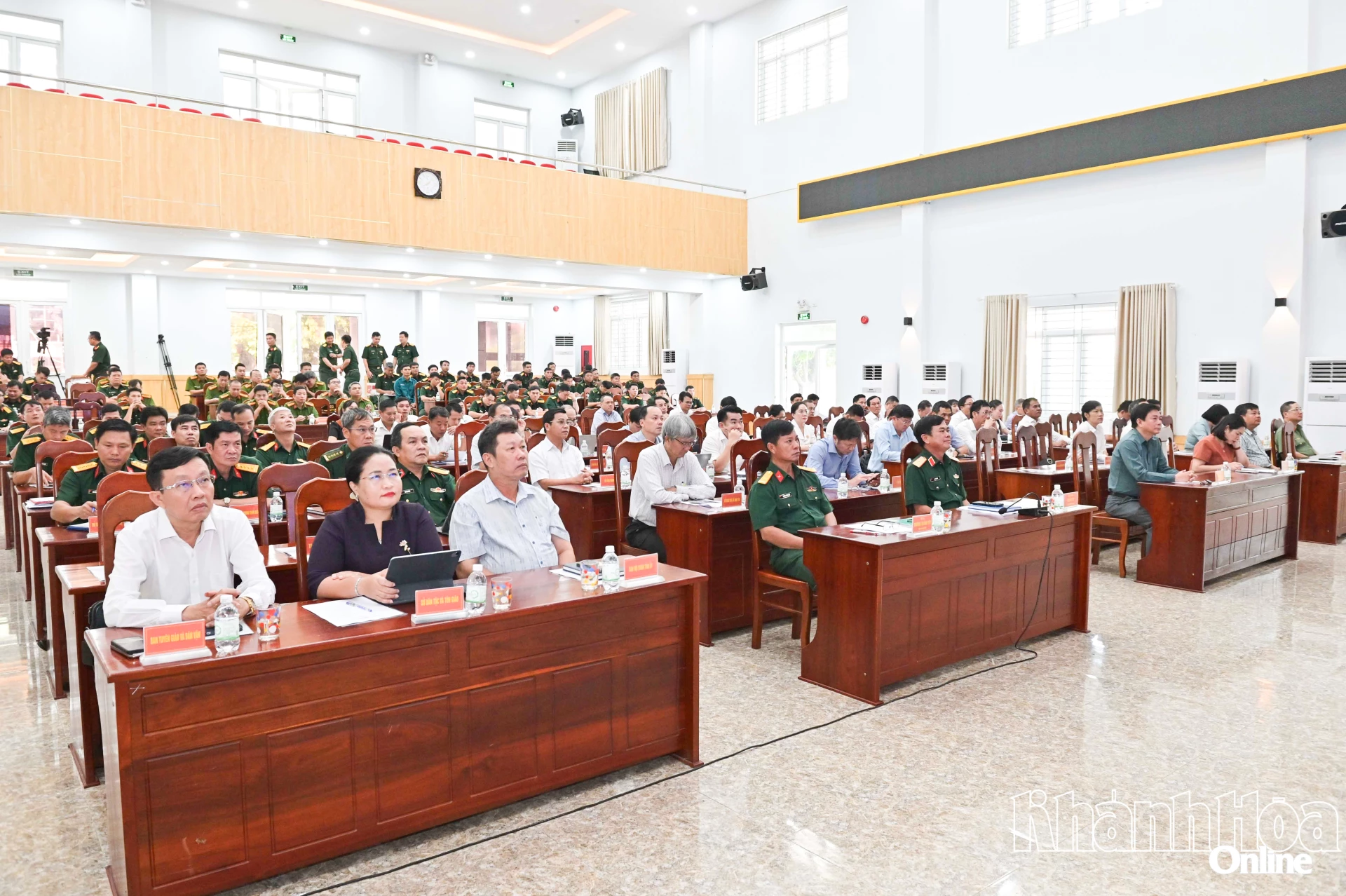 Các đại biểu dự hội nghị.