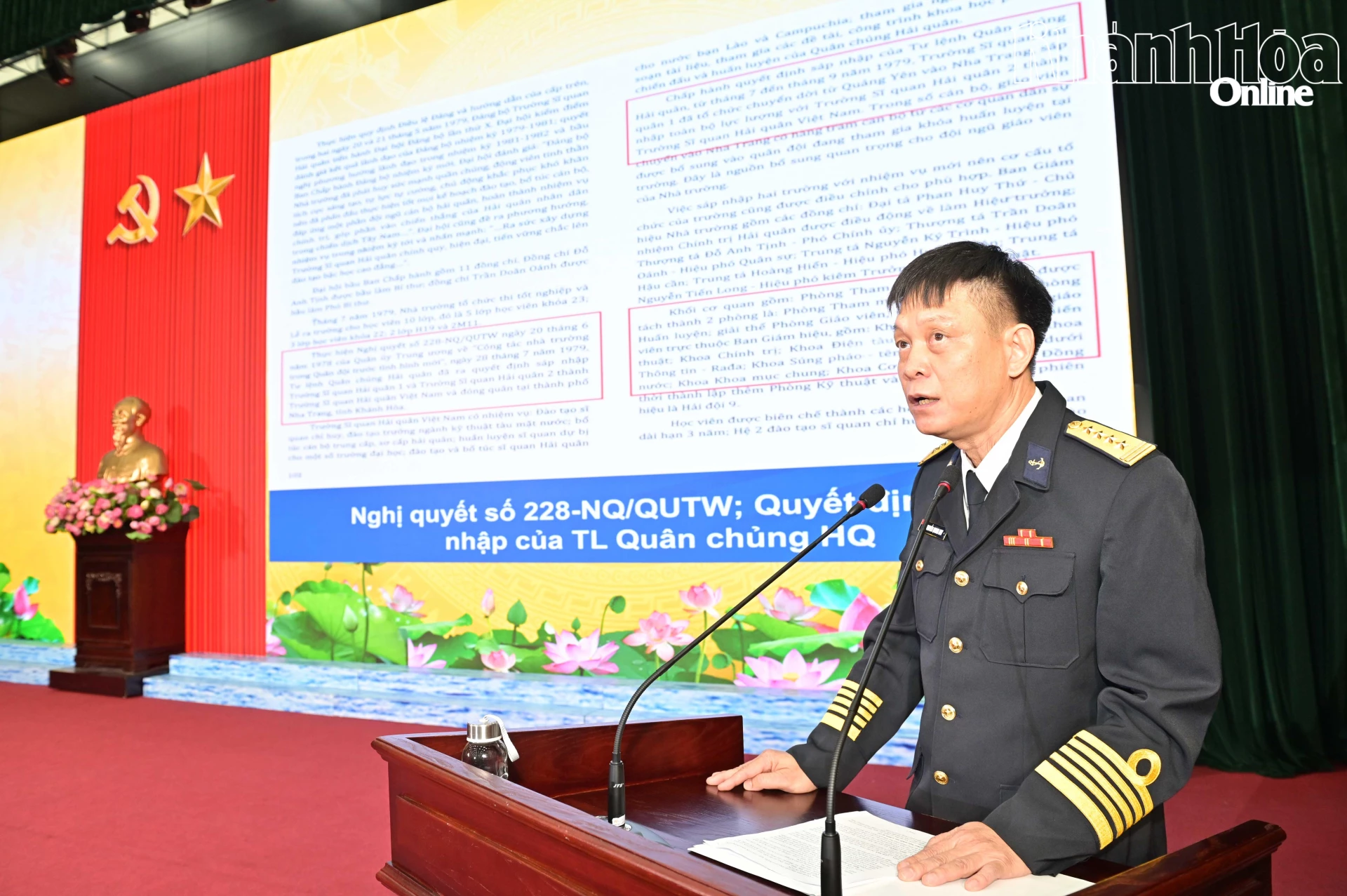 Các đại biểu phát biểu tham luận tại tọa đàm kỷ niệm 71 năm ngày khai giảng khóa học đầu tiên.