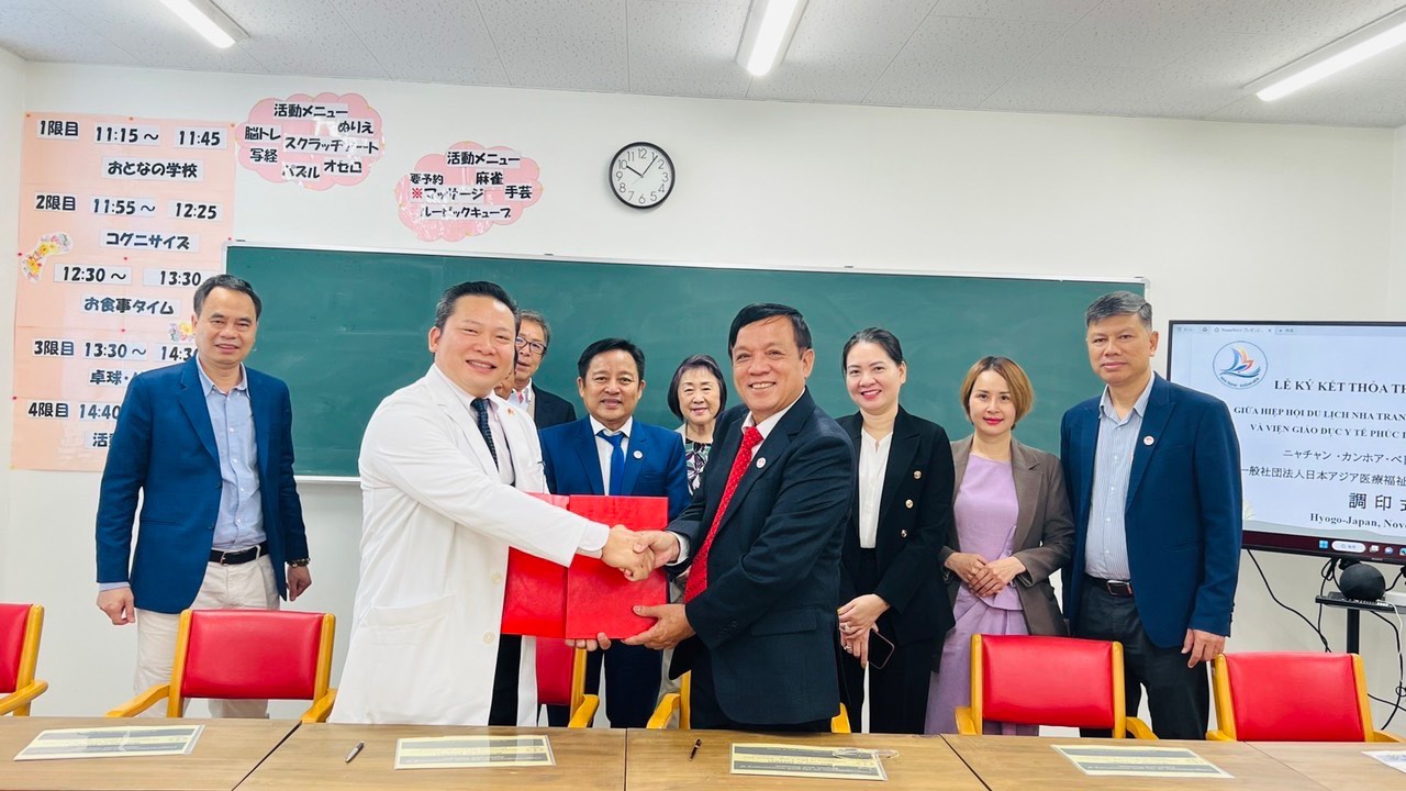 Hiệp hội Du lịch Nha Trang – Khánh Hòa đã tiến hành ký kết hợp tác với Viện Giáo dục Y tế Phúc lợi Nhật Bản – Châu Á
