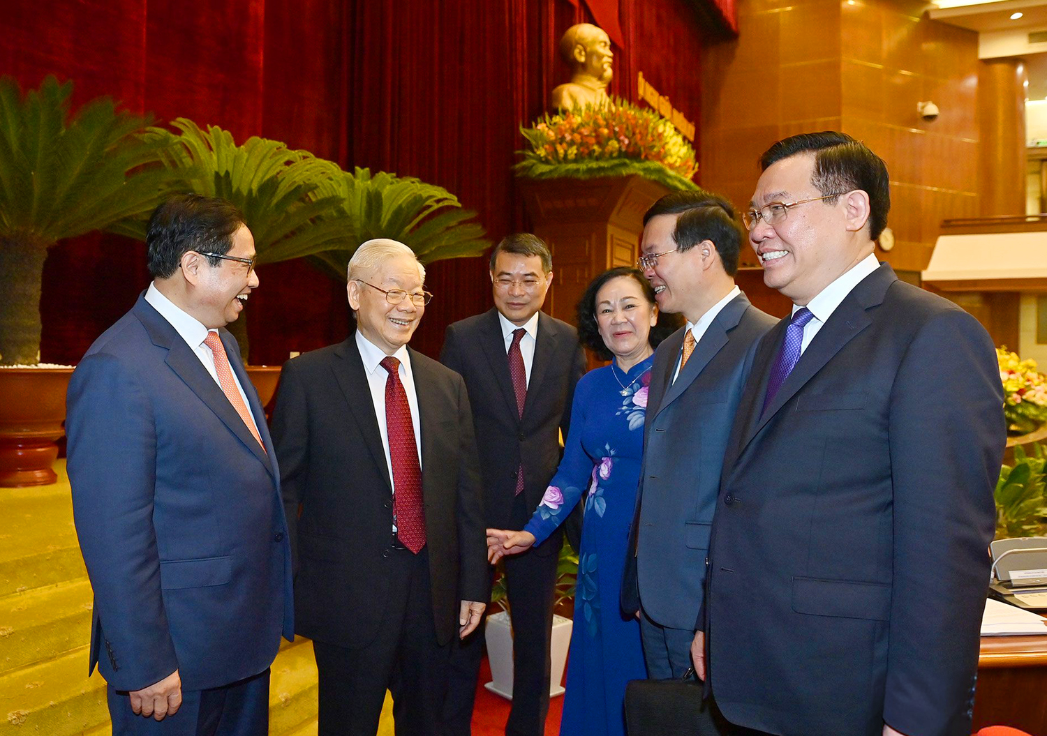 Tổng Bí thư Nguyễn Phú Trọng và các đồng chí lãnh đạo Đảng, Nhà nước dự phiên bế mạc Hội nghị Ban Chấp hành Trung ương Đảng giữa nhiệm kỳ khóa XIII_Ảnh: TTXVN

