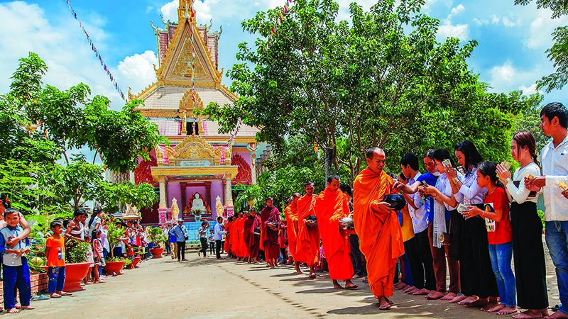 Tết mừng năm mới Chol Chnam Thmay của đồng bào Khmer ở Tây Ninh.

