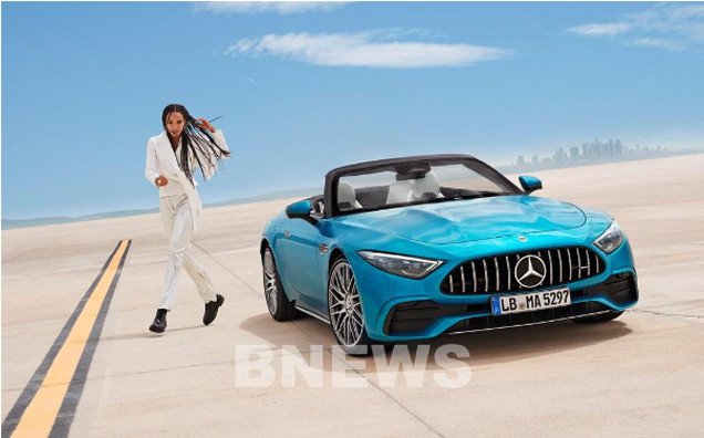 Mercedes-AMG SL 43 có kích Dài x Rộng x Cao lần lượt 4.702 x 1.915 x 1.362(mm) cùng chiều dài cơ sở 2.700(mm). Mâm hợp kim thể thao AMG 20-inch với nan 5 chấu kép thiết kế tối ưu khí động học