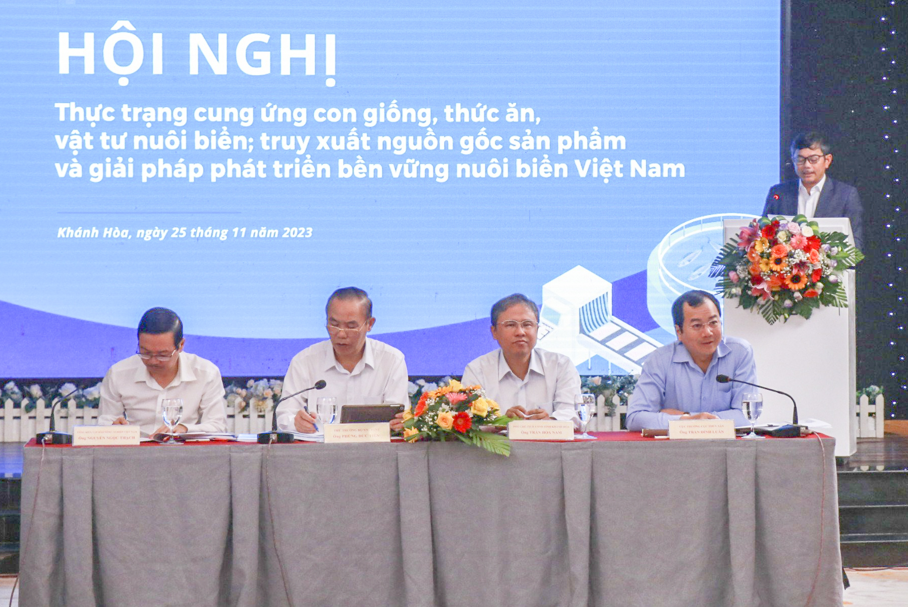 Tìm hướng gỡ khó tiêu thụ tôm hùm bông