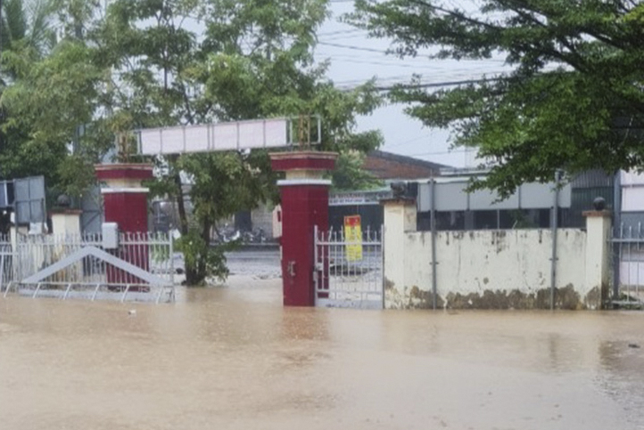 Cam Ranh: Nhiều khu vực bị ngập, học sinh được nghỉ học