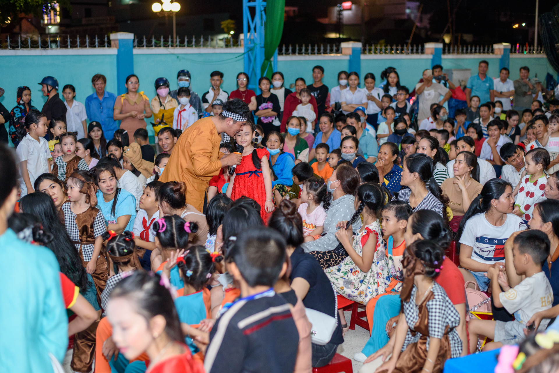 Fanpage Cộng đồng Diên Khánh phối hợp với các đoàn thể huyện Diên Khánh tổ chức hoạt động “Vui hội trăng rằm” cho trẻ em. 