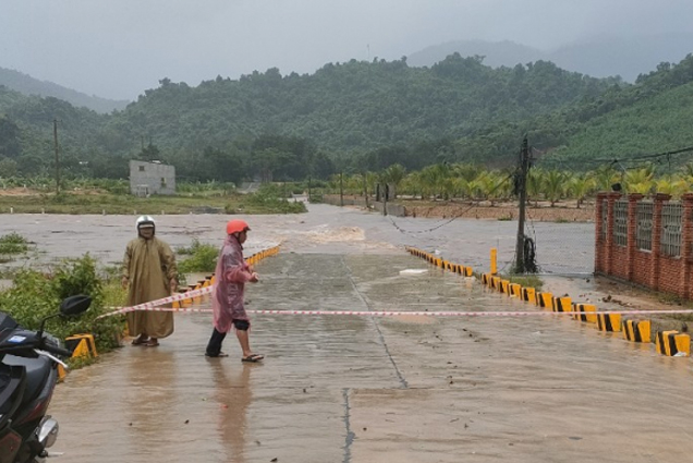 Khánh Vĩnh: Nhiều cầu tràn bị ngập