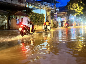 Nước lụt đang rút dần ở TP. Nha Trang