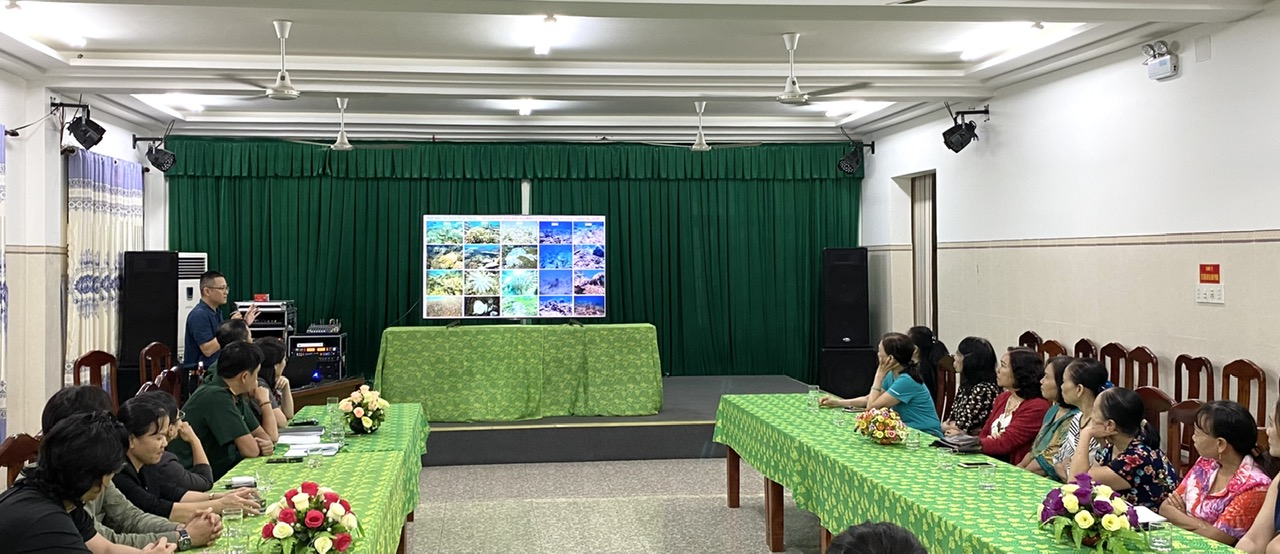 Tập huấn giám sát và bảo tồn rạn san hô Hòn Mun