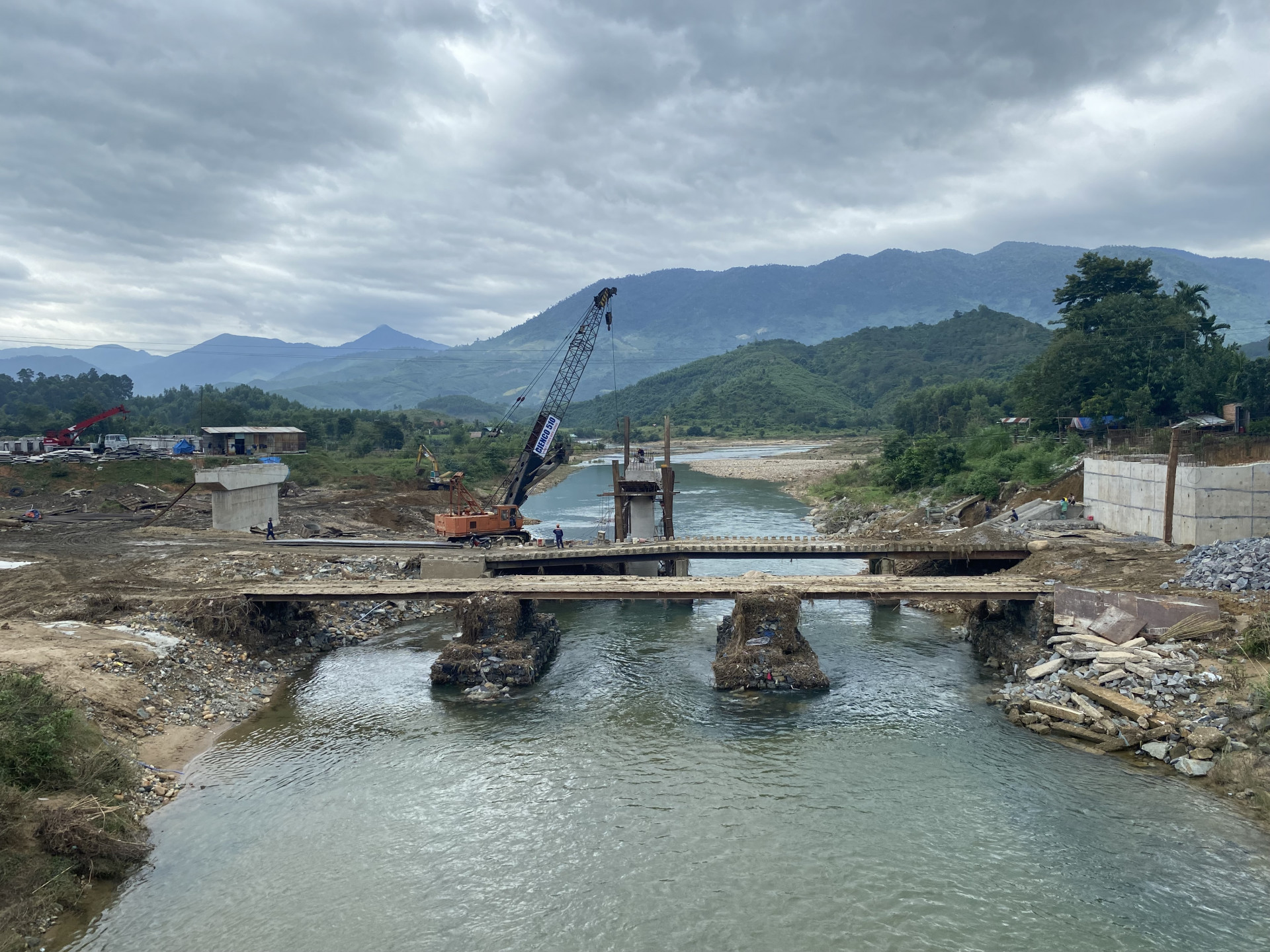 Cầu tràn sông Trang nối từ xã Liên Sang qua xã Khánh Thượng (huyện Khánh Vĩnh) sử dụng vốn ngân sách Trung ương giai đoạn 2022 - 2025 và vốn từ Chương trình mục tiêu quốc gia giảm nghèo bền vững.