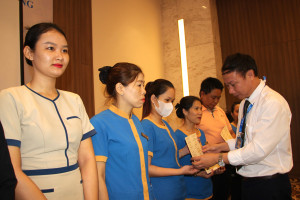 Trường Trung cấp Kinh tế Khánh Hòa trao chứng chỉ đào tạo nghề cho 19 người lao động