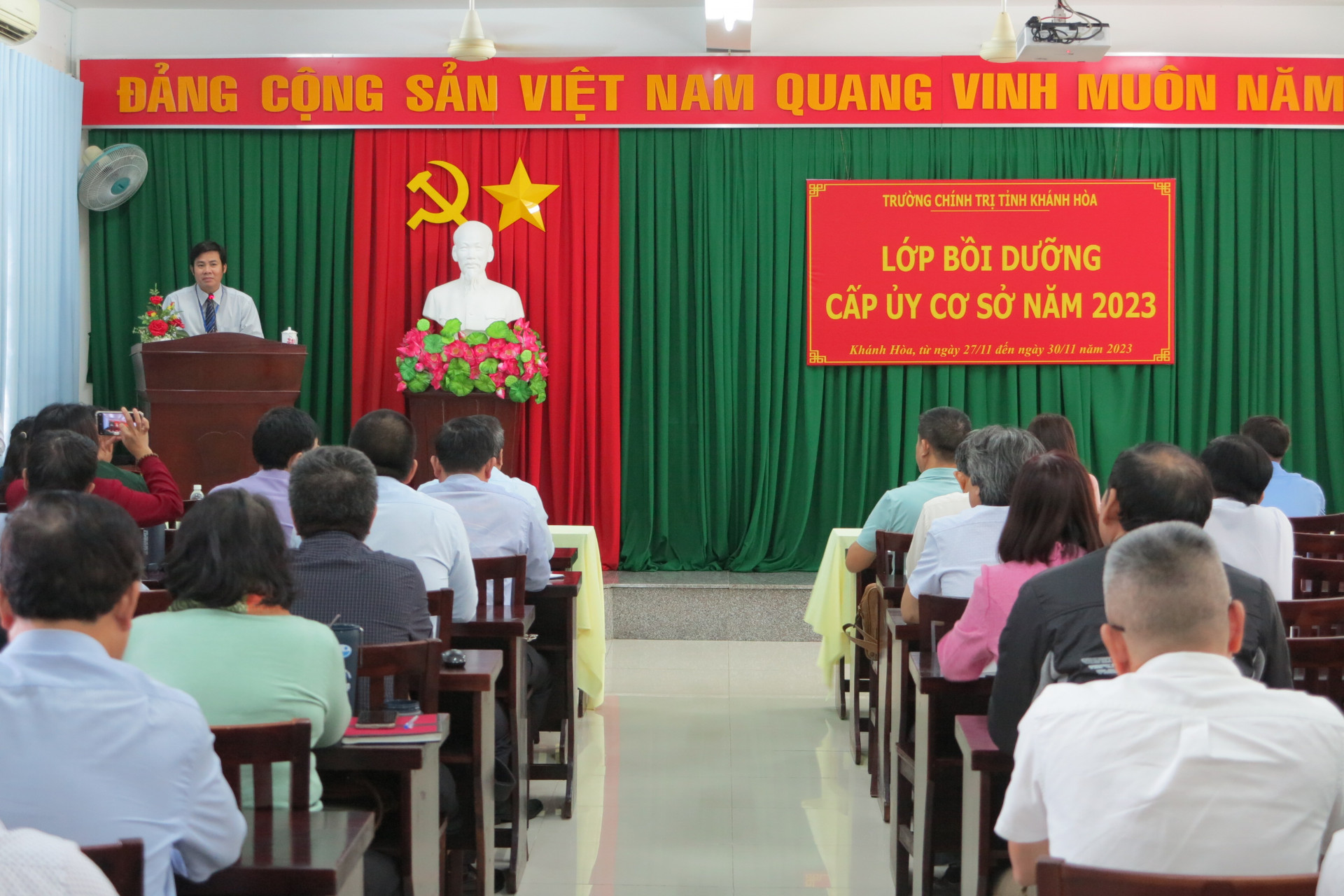 Quang cảnh khai mạc lớp bồi dưỡng. 