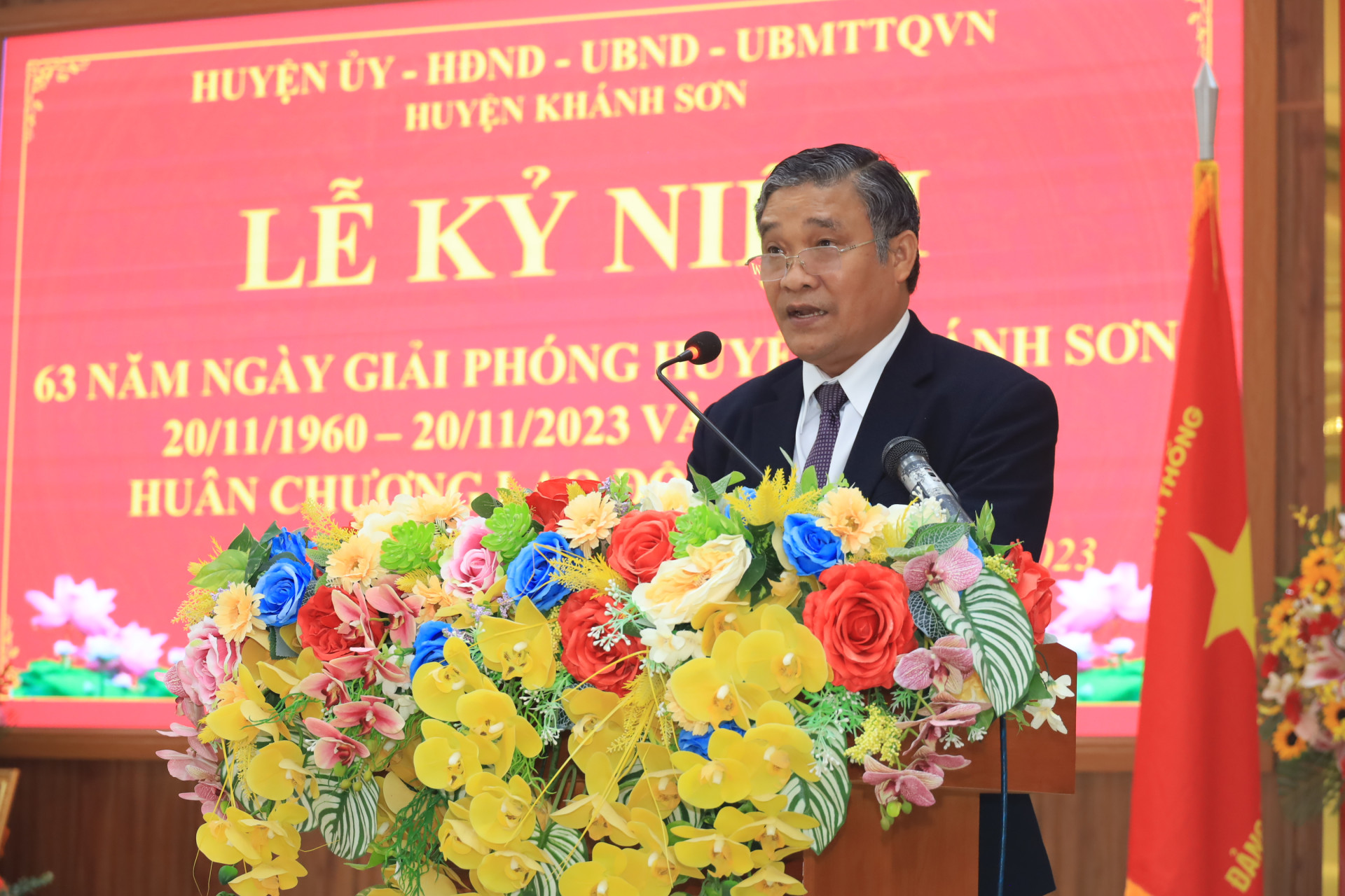 Ông Mấu Thái Cư - Bí thư Huyện ủy, Chủ tịch HĐND huyện Khánh Sơn phát biểu tại buổi lễ