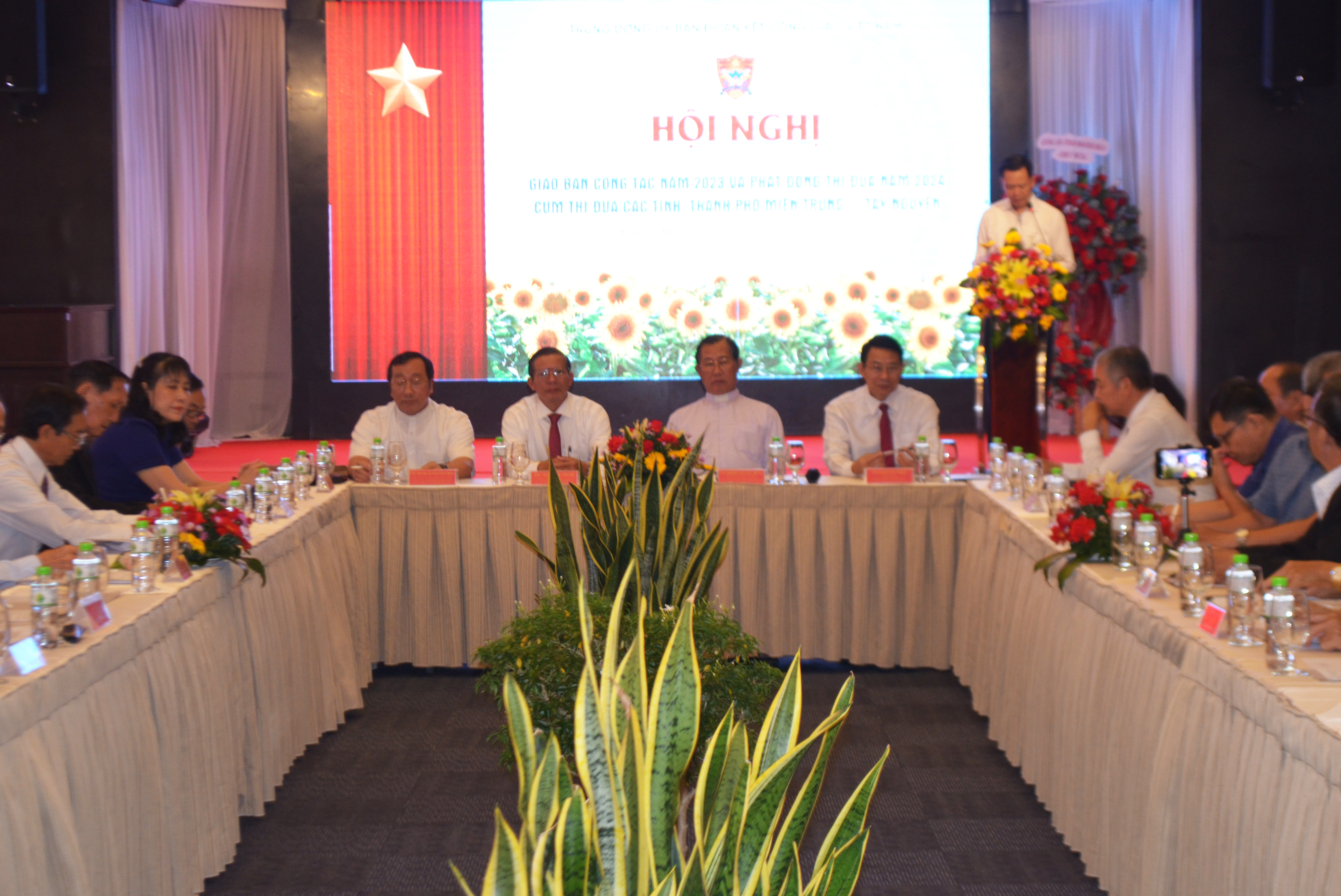 Tiếp tục vận động đồng bào công giáo thực hiện tốt các phong trào thi đua yêu nước