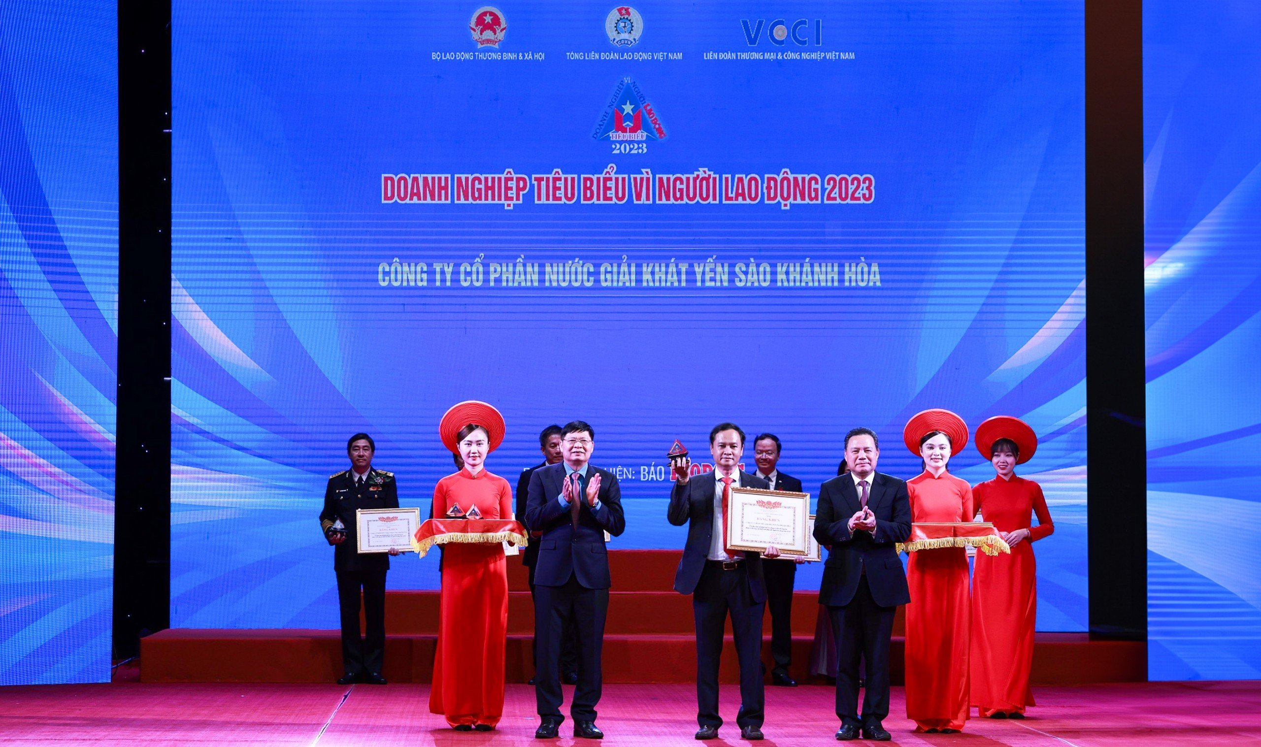 Công ty Cổ phần Nước giải khát Yến sào Khánh Hòa: 20 năm luôn vì người lao động