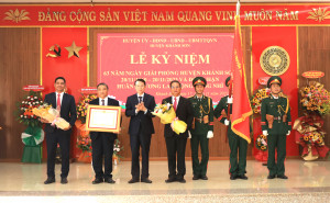 Huyện Khánh Sơn kỷ niệm 63 năm Ngày giải phóng và đón nhận Huân chương Lao động hạng Nhì
