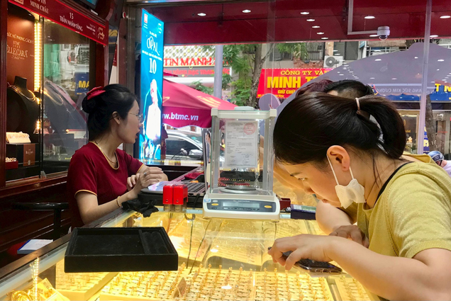 Cuối tuần, giá vàng giảm 250.000 đồng mỗi lượng