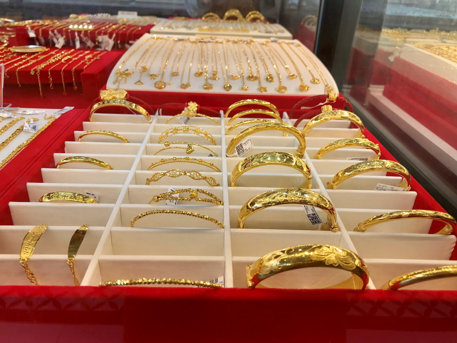 Giá vàng giảm 200.000 đồng mỗi lượng