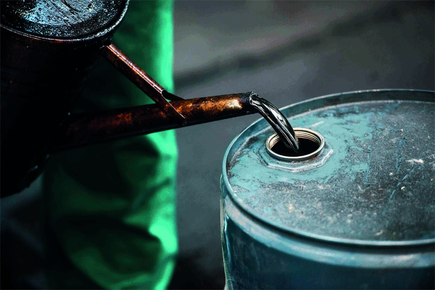 Giá xăng dầu bắt đầu tuần mới trong thế trái chiều giữa dầu Brent và WTI. Ảnh minh hoa