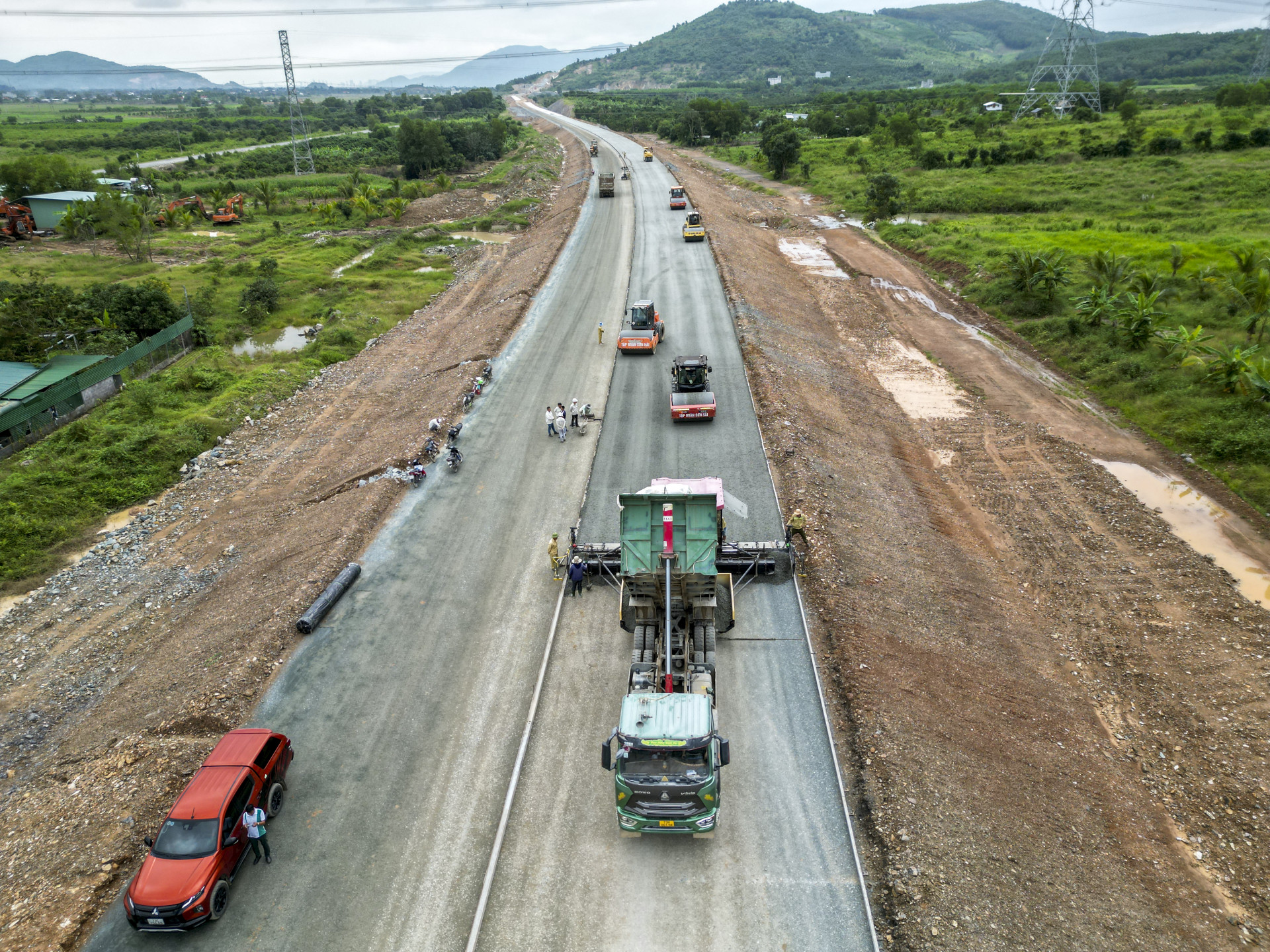 Tuyến cao tốc Vân Phong - Nha Trang đang dần hình thành.