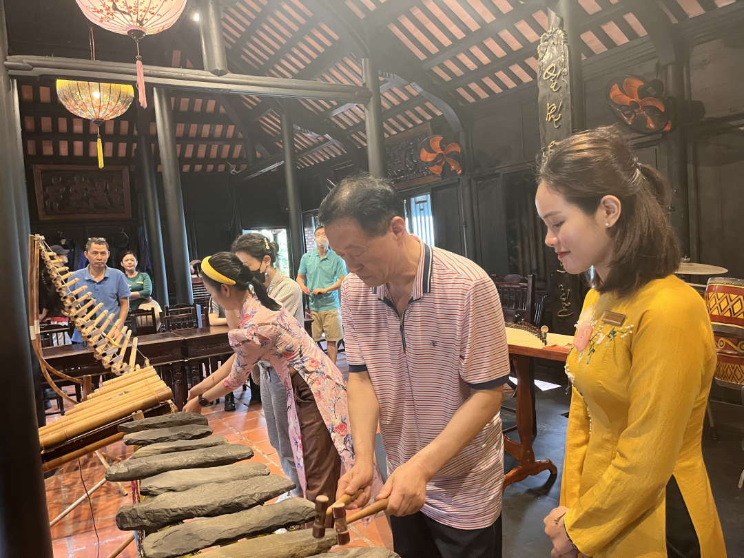 Korean tourists at Hon Chong, Nha Trang