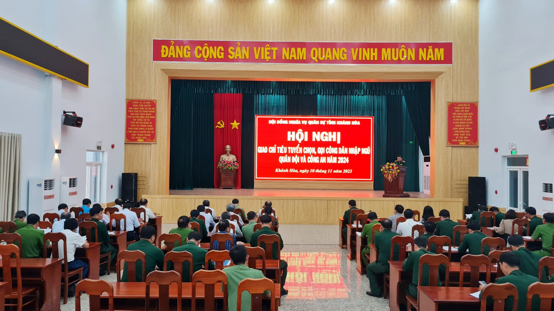 Quang cảnh hội nghị.