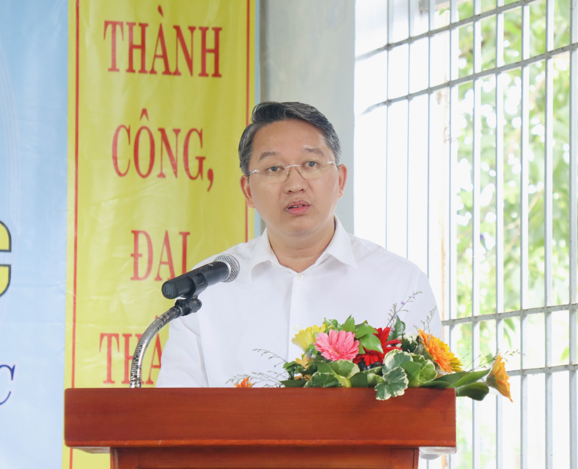 Bí thư Tỉnh ủy Nguyễn Hải Ninh phát biểu tại Ngày hội Đại đoàn kết toàn dân tộc thôn Cửa Tùng, xã Cam An Bắc, huyện Cam Lâm