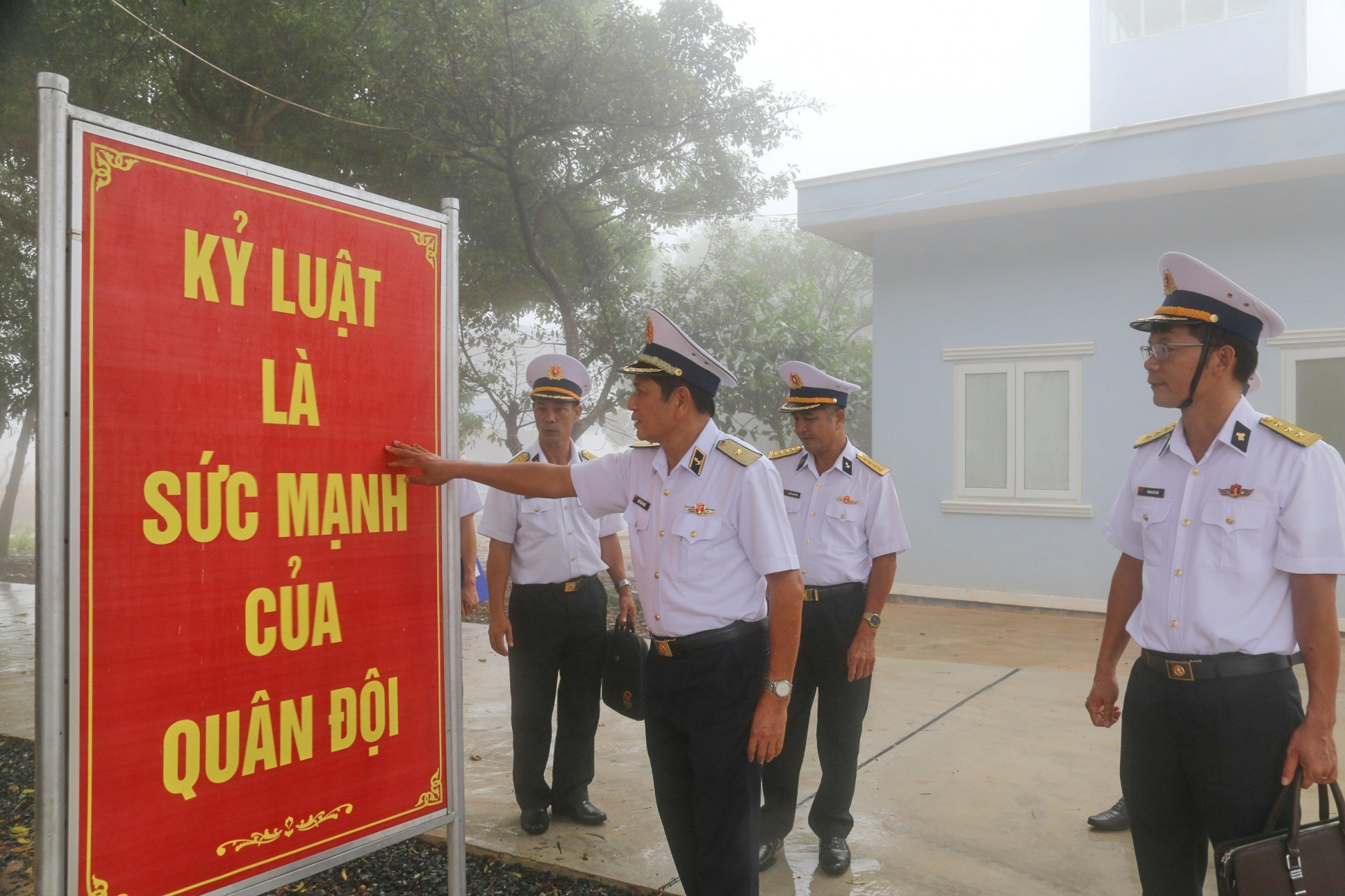 Kiểm tra công tác xây dựng chính quy đơn vị tại các trạm radar.