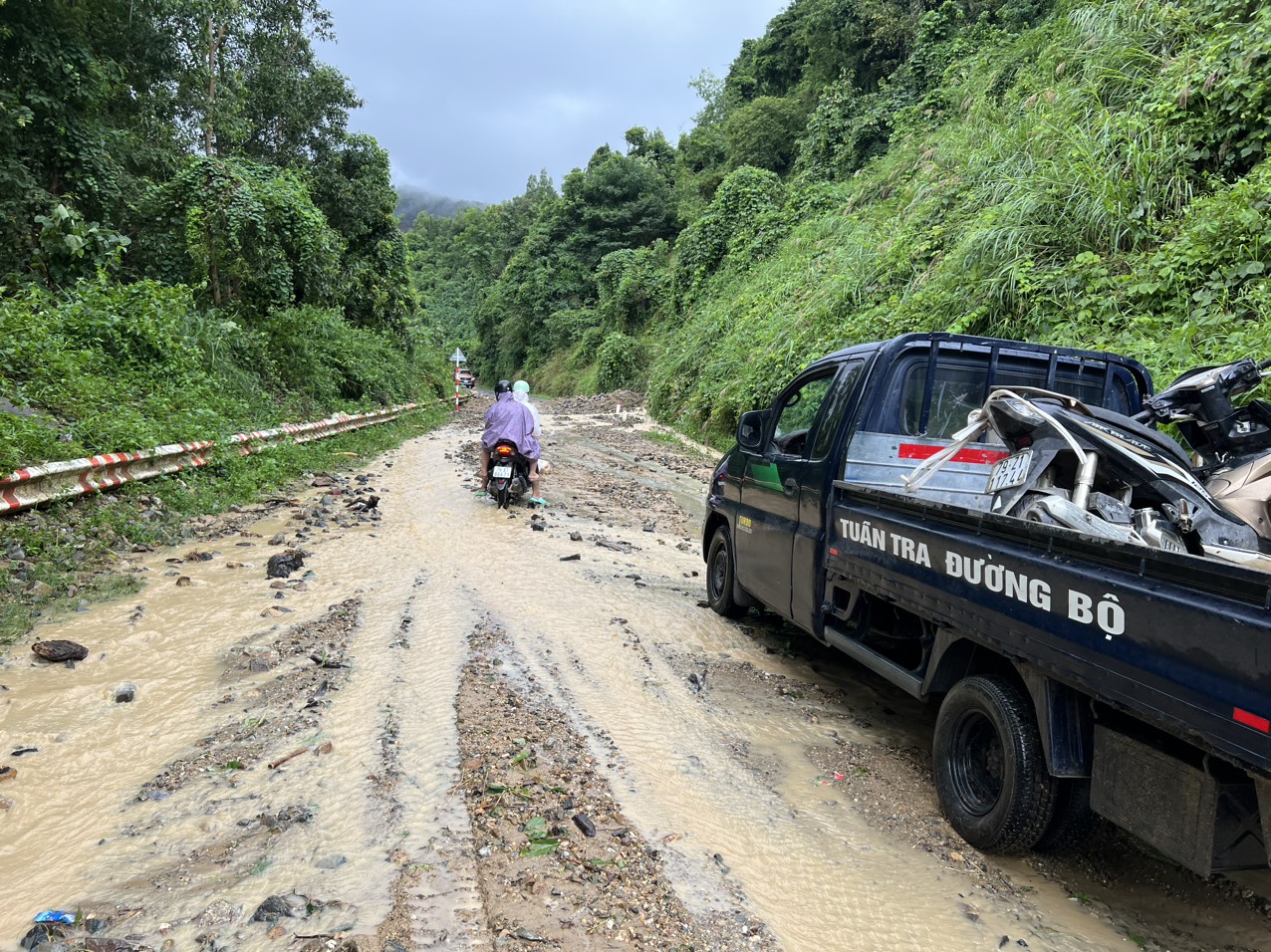 Tỉnh lộ 9 vẫn lưu thông bình thường