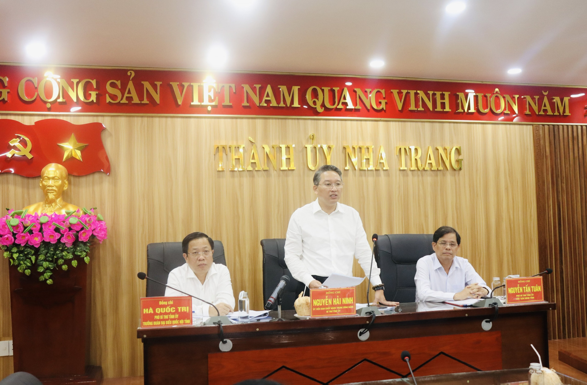 Bí thư Tỉnh ủy Nguyễn Hải Ninh phát biểu kết luận buổi làm việc