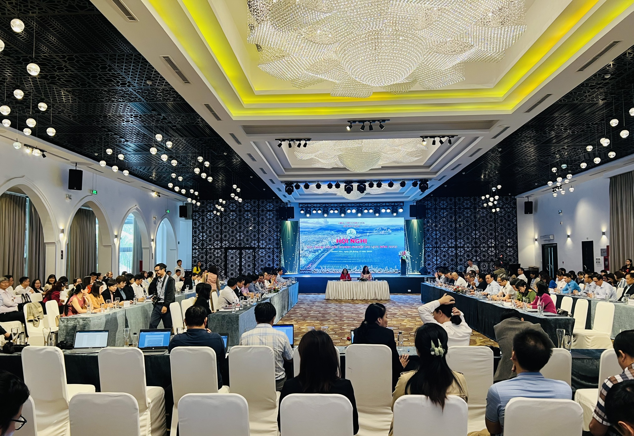 Sở Du lịch Khánh Hòa tổ chức hội nghị đối thoại với các doanh nghiệp du lịch năm 2023
