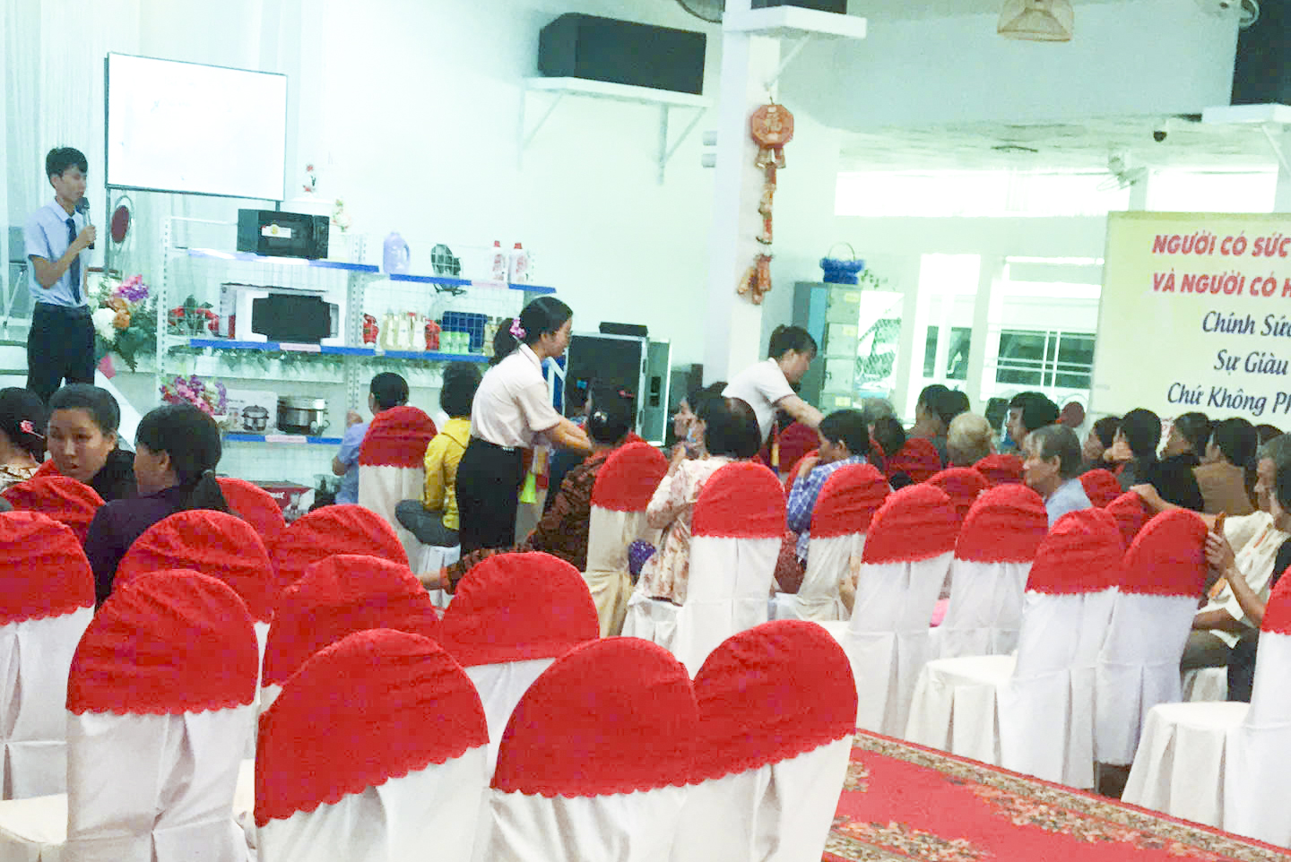 Lật tẩy chiêu trò "núp bóng" hội thảo bán hàng giá cao 