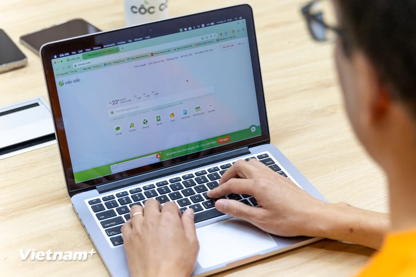 Nền tảng Internet Việt Nam cạnh tranh quyết liệt với 'ông lớn' trên 'sân nhà'