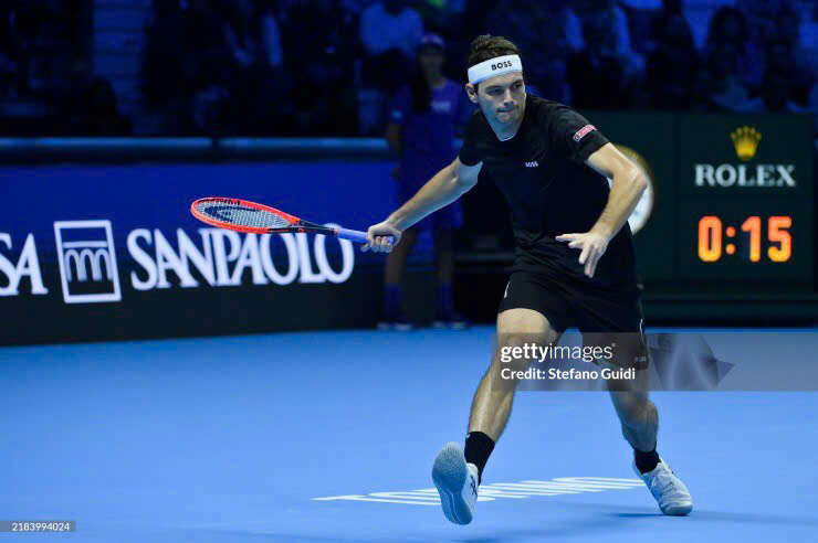 Taylor Fritz đánh bại tay vợt người Nga Medvedev 