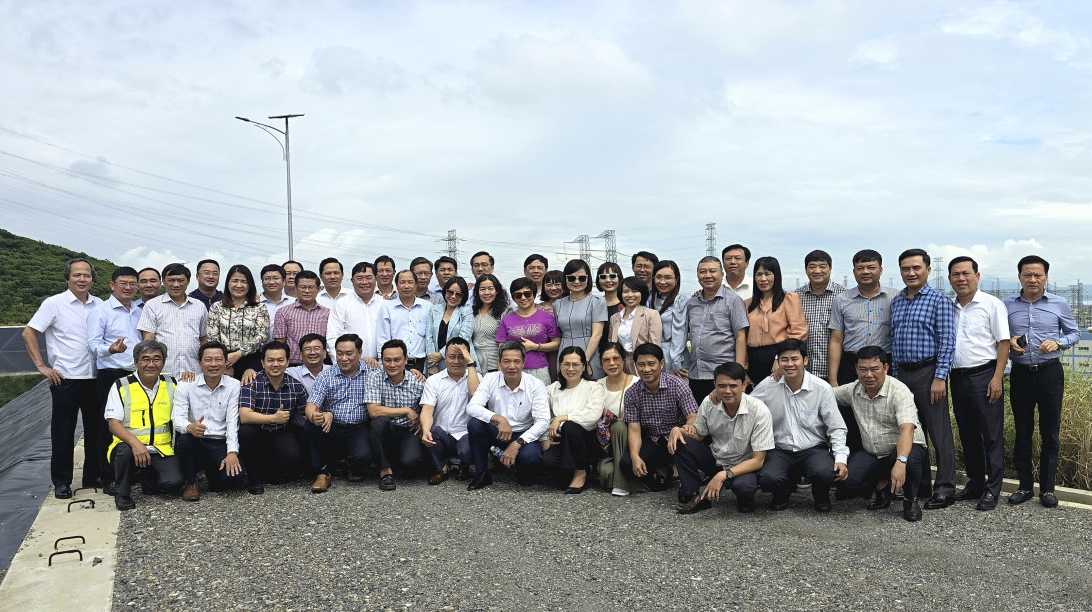 Lớp Chuyên viên cao cấp K35 - Học viện Hành chính quốc gia khảo sát thực tế tại khu vực phía Nam Khu Kinh tế Vân Phong