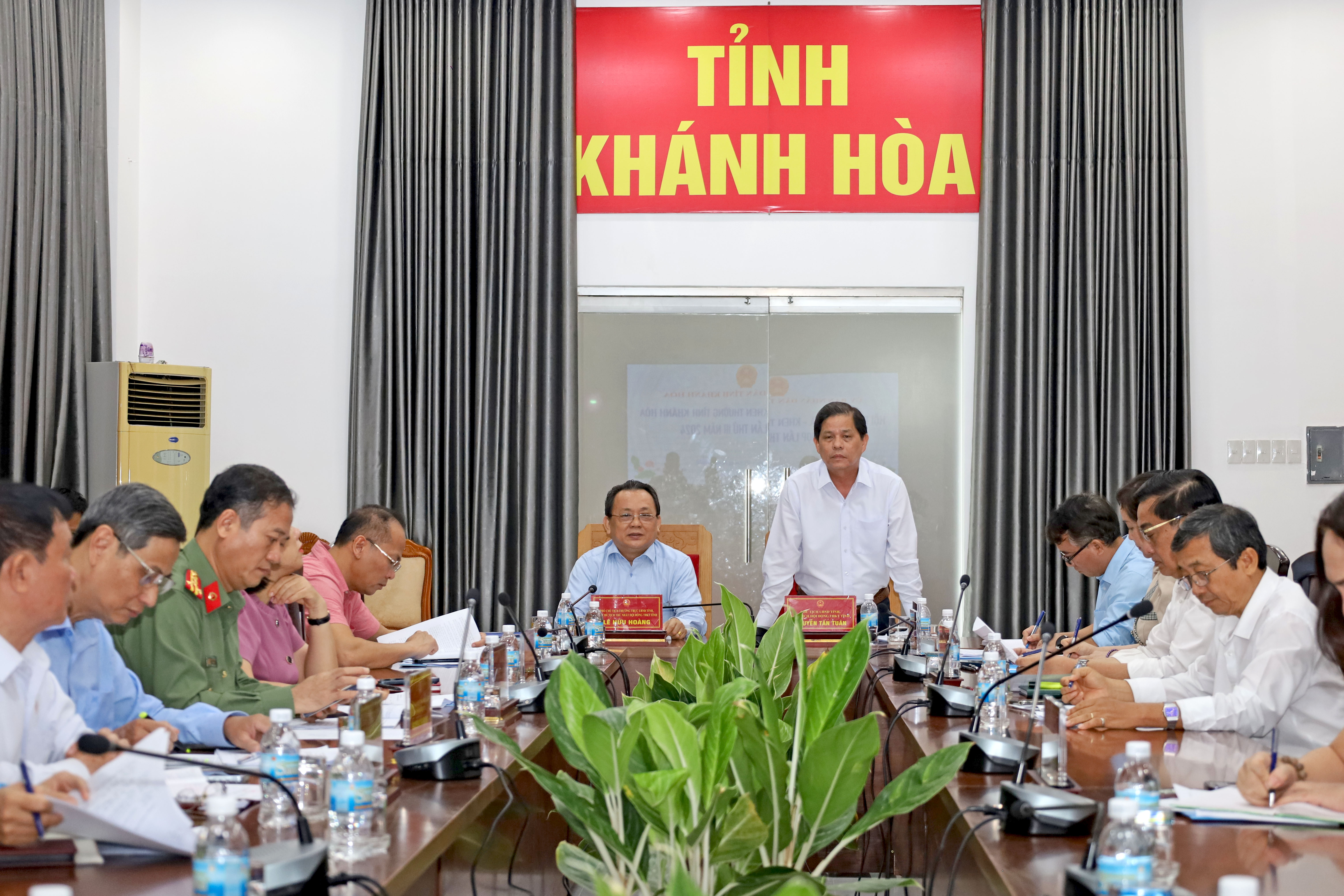 Thống nhất đề nghị khen thưởng một số tập thể, cá nhân