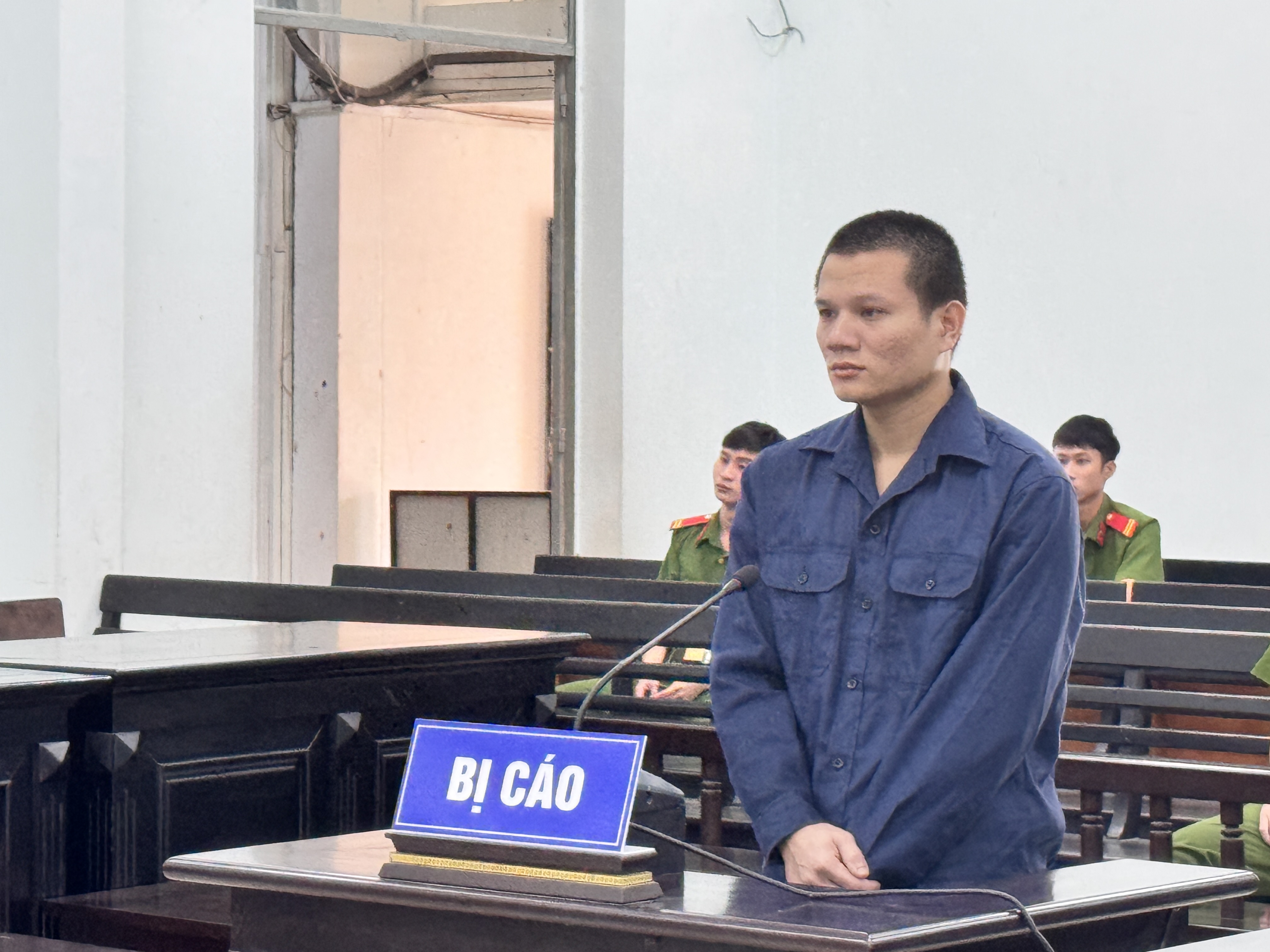 Đâm hàng xóm, 1 thanh niên vào tù