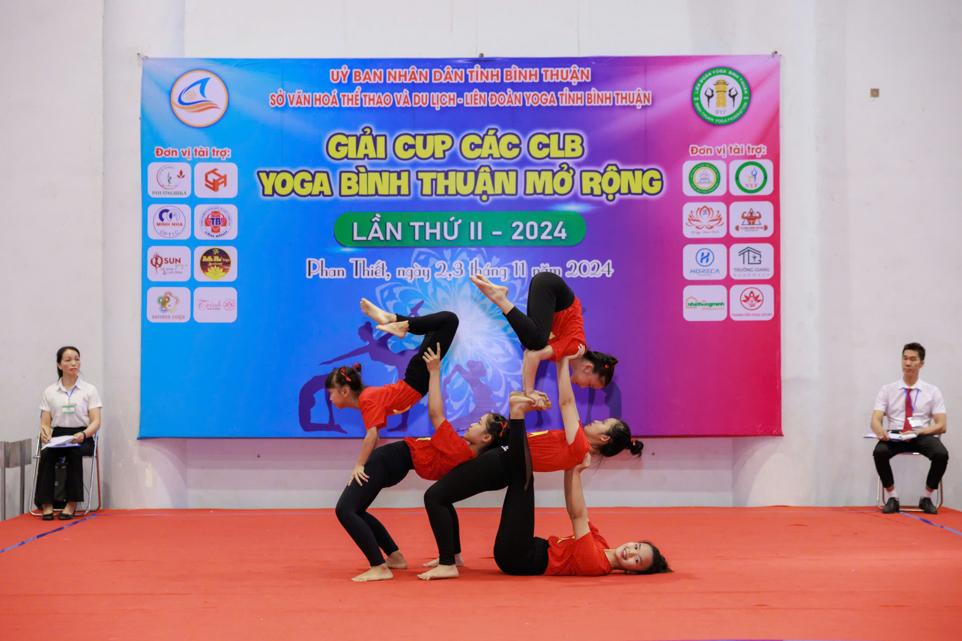 Khanh Hoa’s yoga athletes competing at Binh Thuan Province yoga club open cup 2024 

