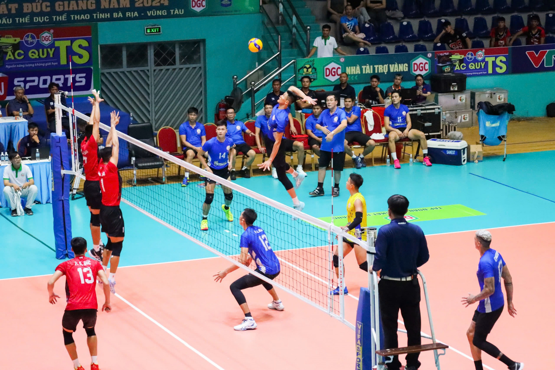 Sanest Khanh Hoa advance to semifinals of national volleyball