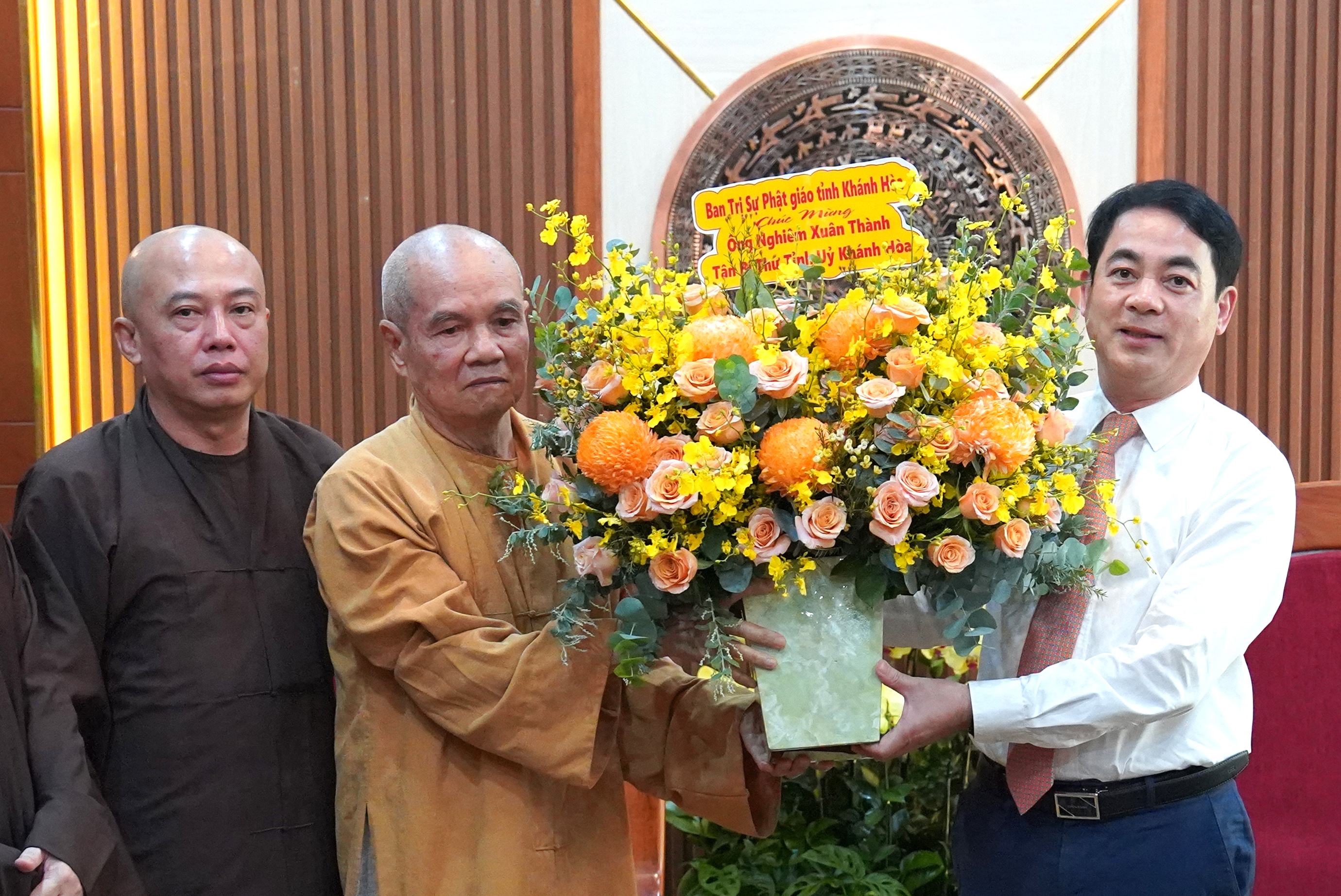 Bí thư Tỉnh ủy Nghiêm Xuân Thành tiếp Ban Trị sự Giáo hội Phật giáo Việt Nam tỉnh