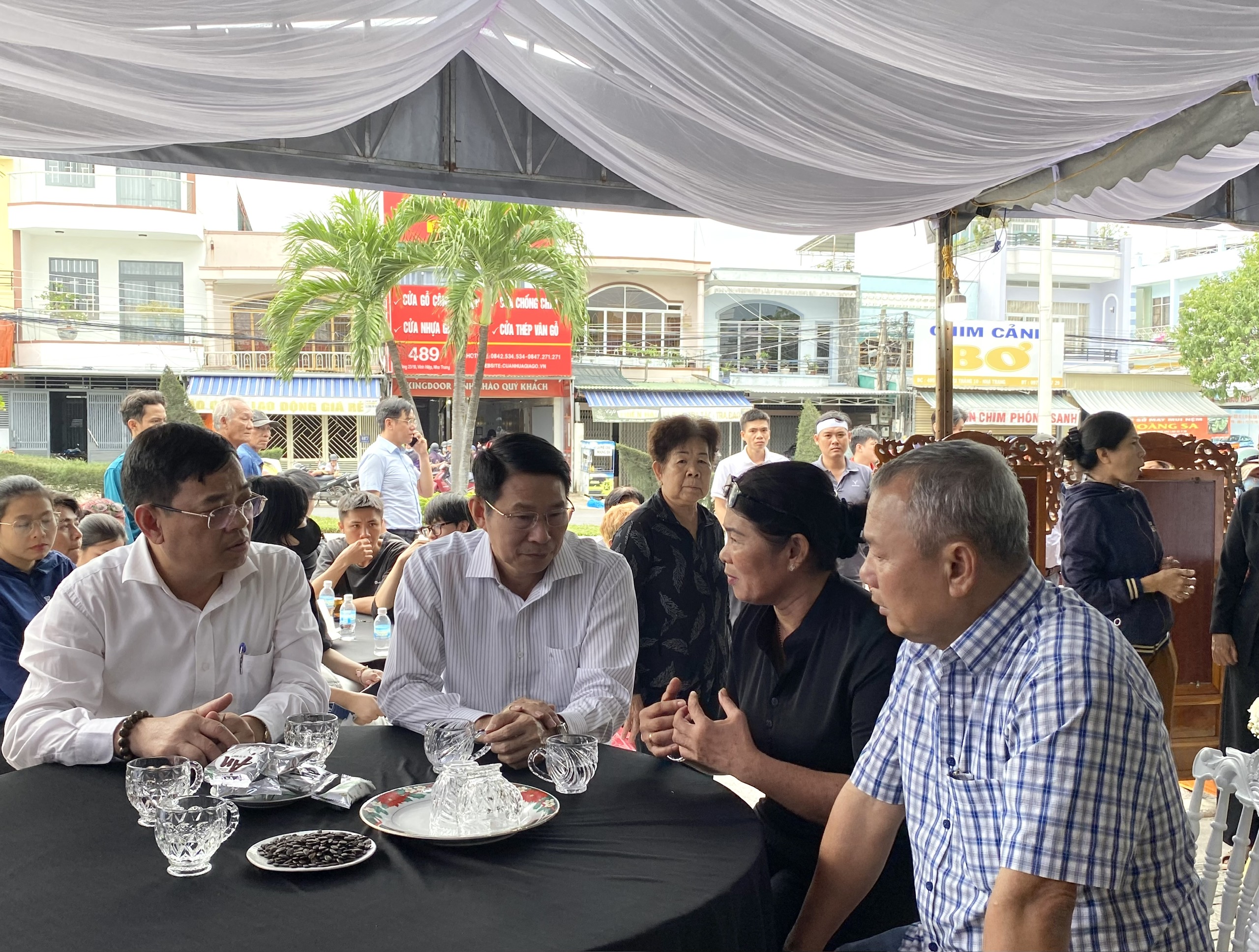 Lãnh đạo tỉnh viếng, chia buồn cùng gia đình nạn nhân trong vụ cháy nhà đường Phương Sài