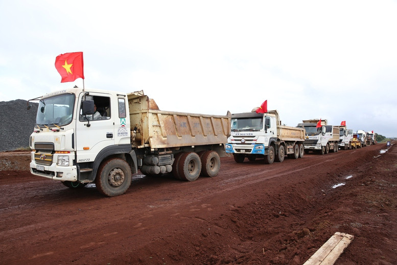 Dự án cao tốc Khánh Hòa-Buôn Ma Thuột phấn đấu đến hết năm 2025 hoàn thành 20 km đầu tuyến thuộc dự án thành phần 1 Khánh Hòa và 48 km thuộc dự án thành phần 3 Đắk Lắk - Ảnh: VGP/Nguyễn Hoàng