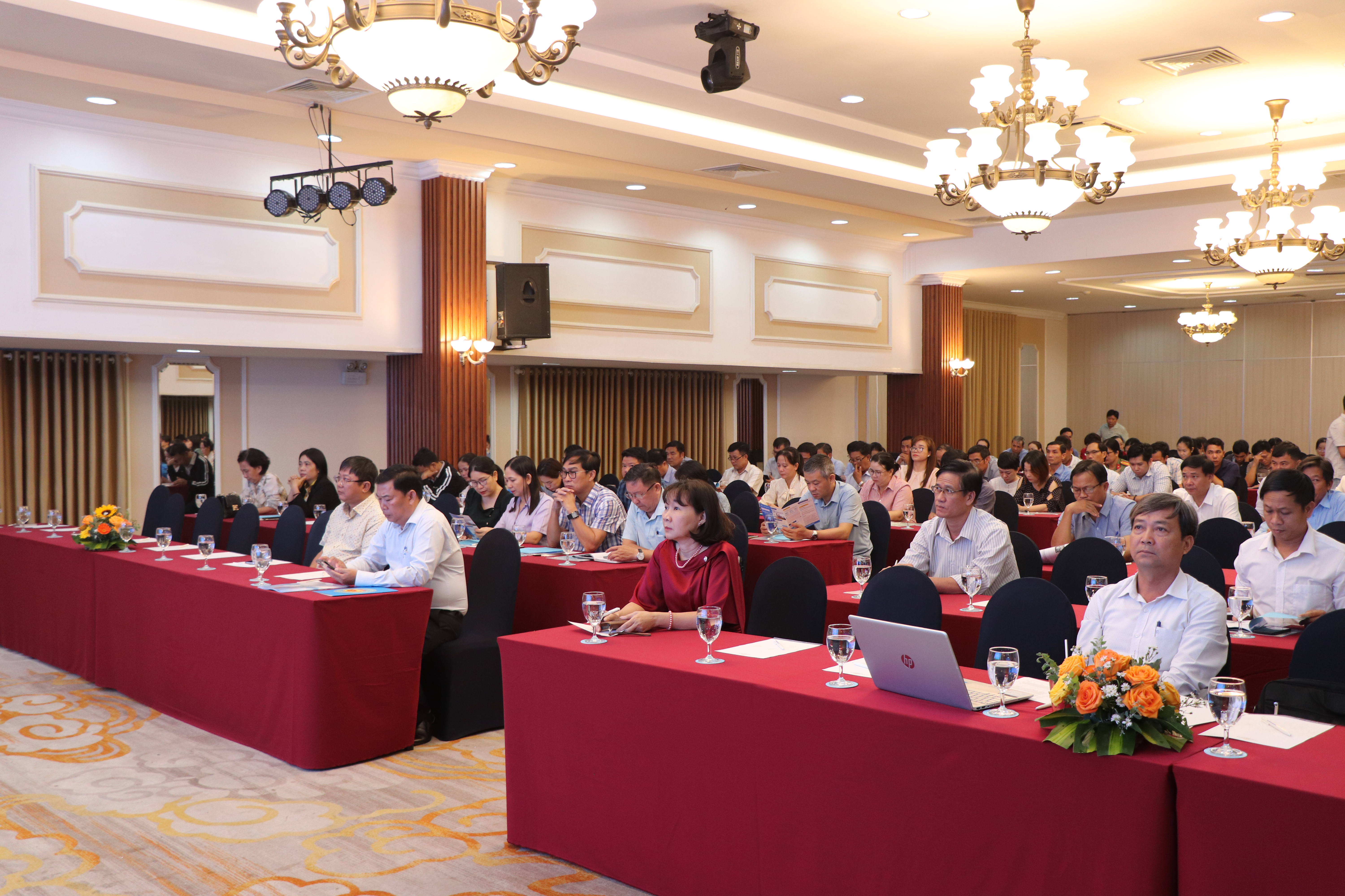 Gần 200 đại biểu tham gia hội nghị tuyên truyền bảo hiểm xã hội