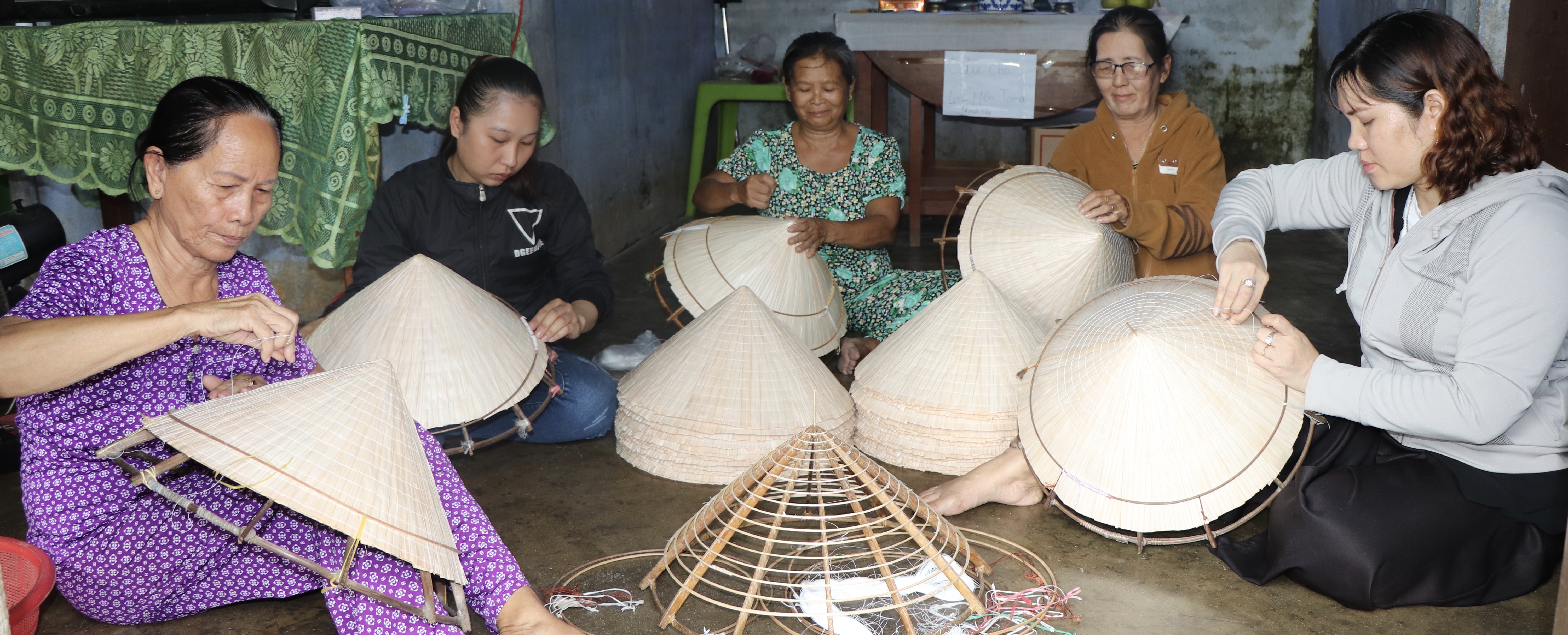 Xã Diên Sơn: Nguy cơ mai một nghề chằm nón