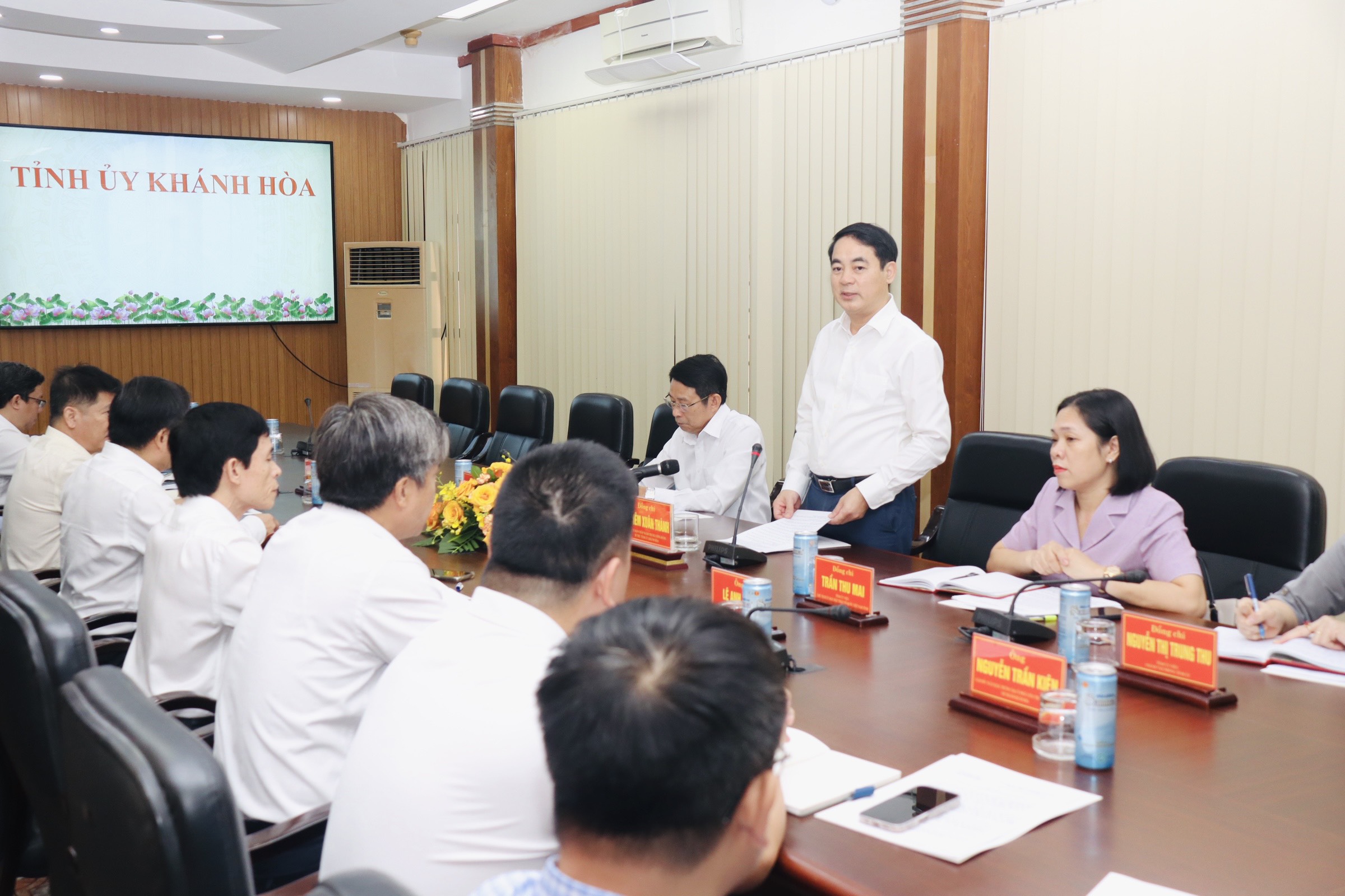 Bí thư Tỉnh ủy Nghiêm Xuân Thành làm việc về công tác hưởng ứng  phong trào thi đua “Chung tay xóa nhà tạm, nhà dột nát”