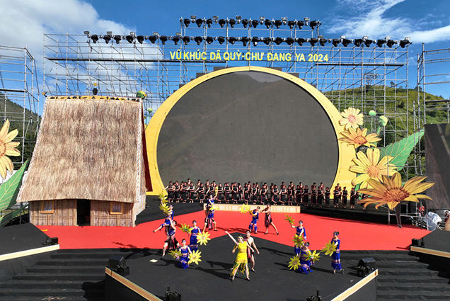 Khai mạc Tuần lễ Hoa dã quỳ-Núi lửa Chư Đang Ya 2024