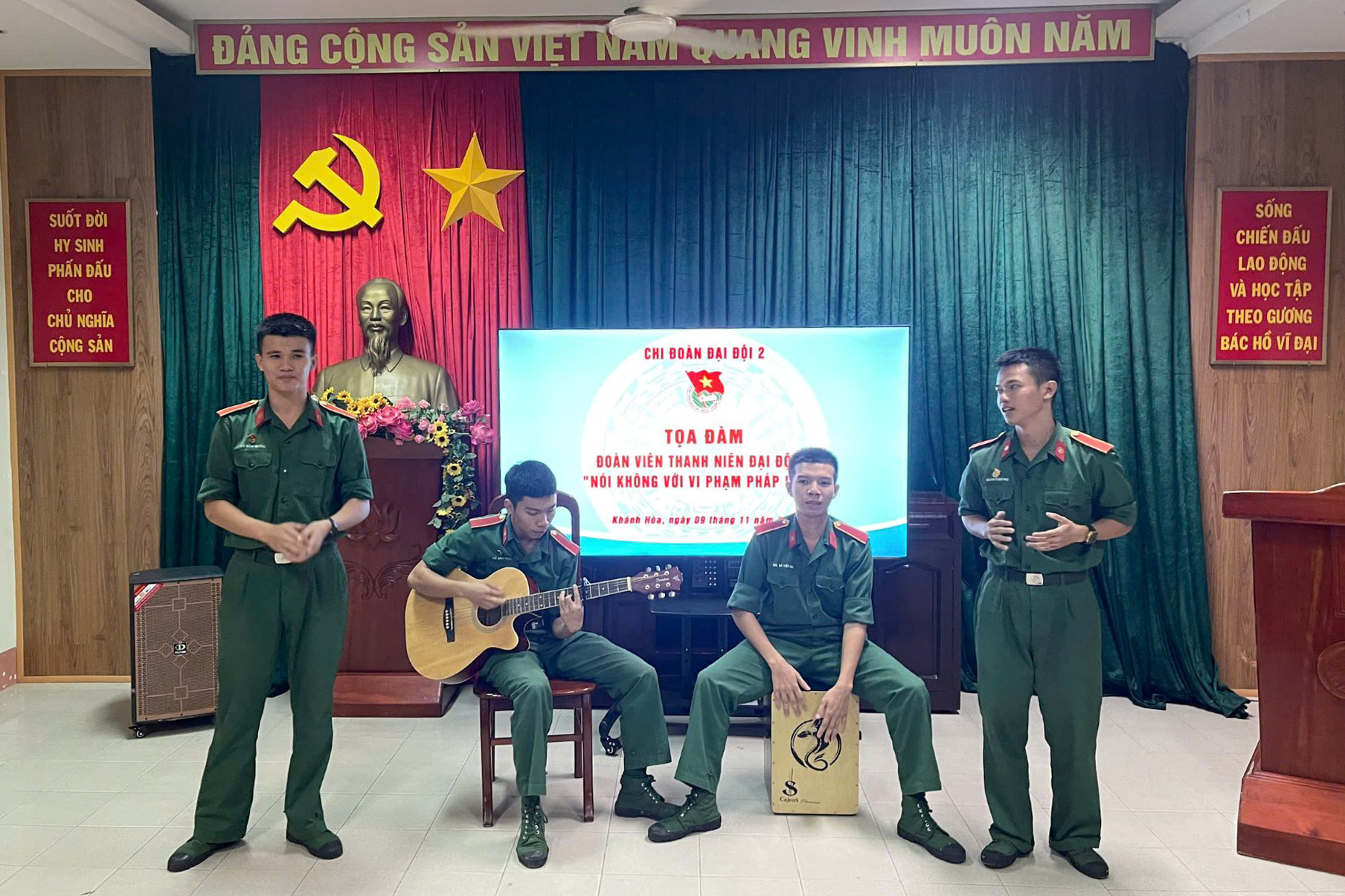 Trường Sĩ quan Thông tin hưởng ứng Ngày Pháp luật Việt Nam