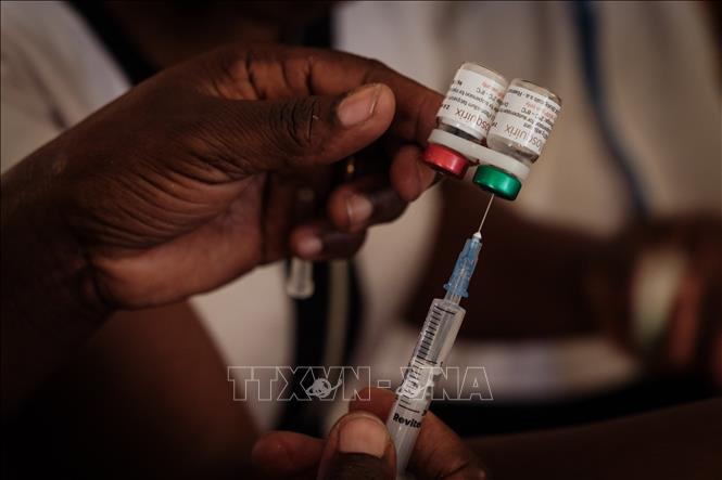 Một điểm tiêm vaccine ngừa bệnh sốt rét tại Gisambai, Kenya. Ảnh: AFP/TTXVN