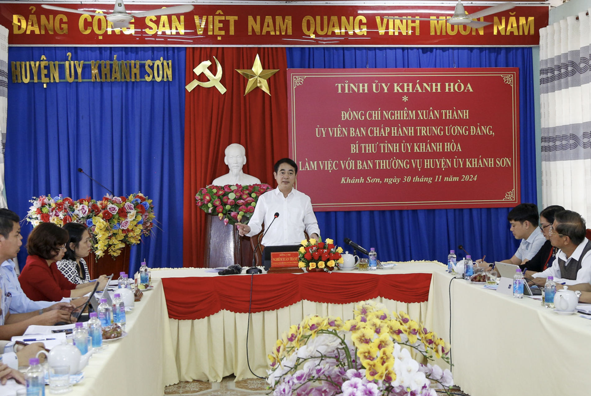 Bí thư Tỉnh ủy Nghiêm Xuân Thành làm việc với Ban Thường vụ Huyện ủy Khánh Sơn