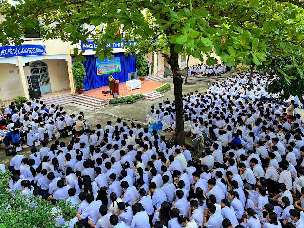 Hơn 1.200 giáo viên, học sinh được tuyên truyền về nhận diện tội phạm, tác hại của ma túy